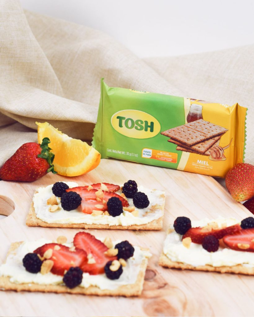 Mini Postres de Frutos Rojos y Galletas Tosh